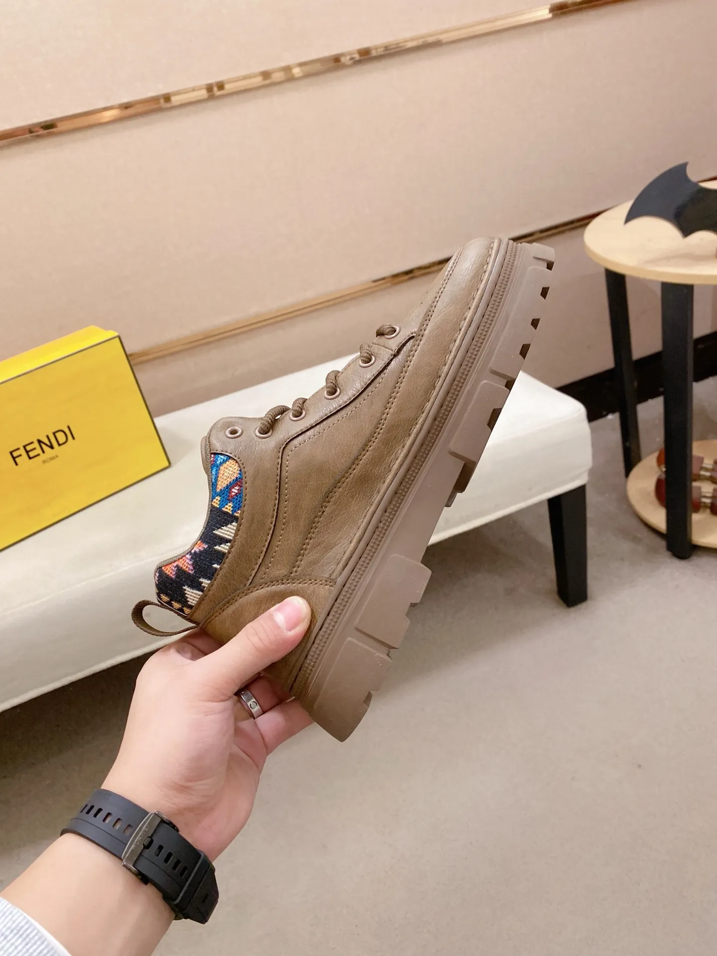 Factory price 442💰 (fendi) New high-top 👊🏻 upper 🇮🇹 imported cowhide fabric 🇩🇪 imported breathable mesh lining. The original outsole is molded to highlight the identity of every man, and the upper foot is elegant and stable🚶🏻🚶🏻The high-end custom counters reproduce the original version📯No matter the wind or rain, the shoe last remains unchanged and can withstand the verification of time🔍️,🔵 Size: 38-44